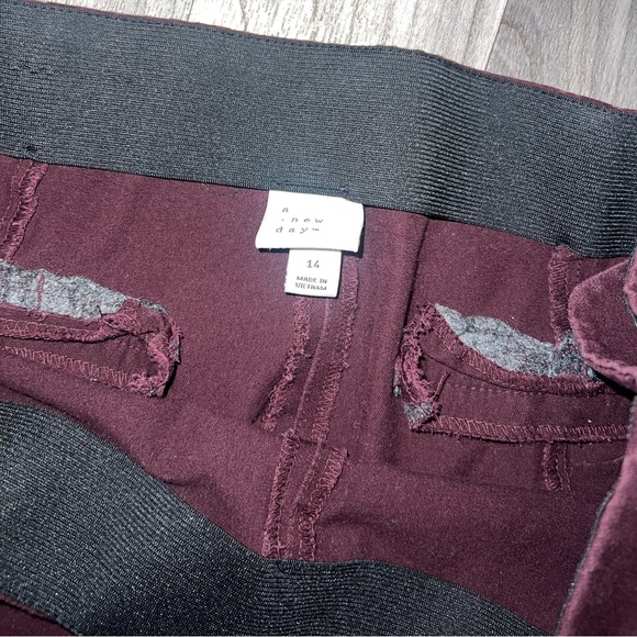 Pants ✨ - Picture 3 of 5